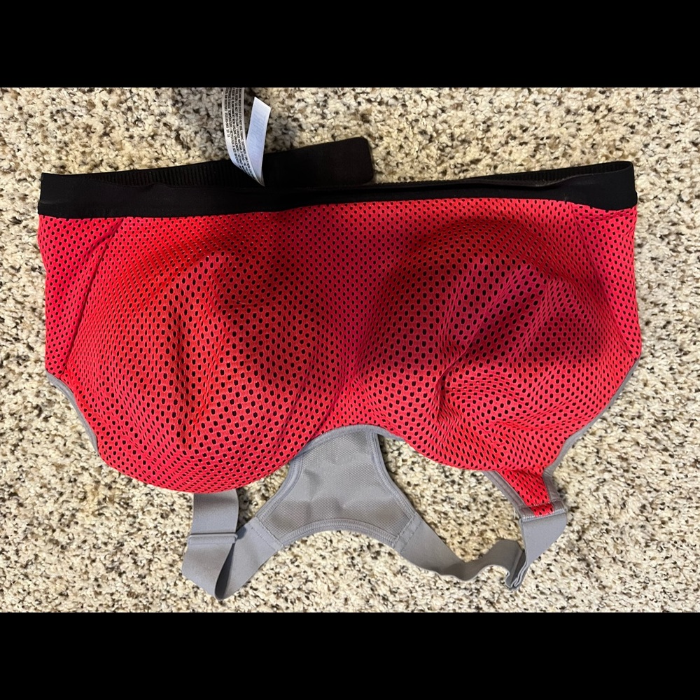 Victoria’s Secret 36DD sports bra
